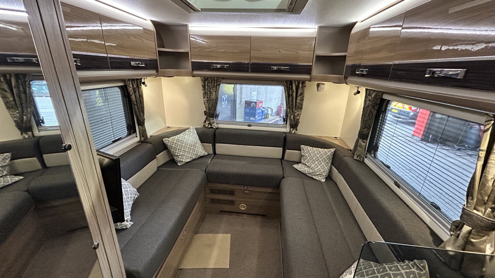 2017 Bessacarr 496 — photo 2